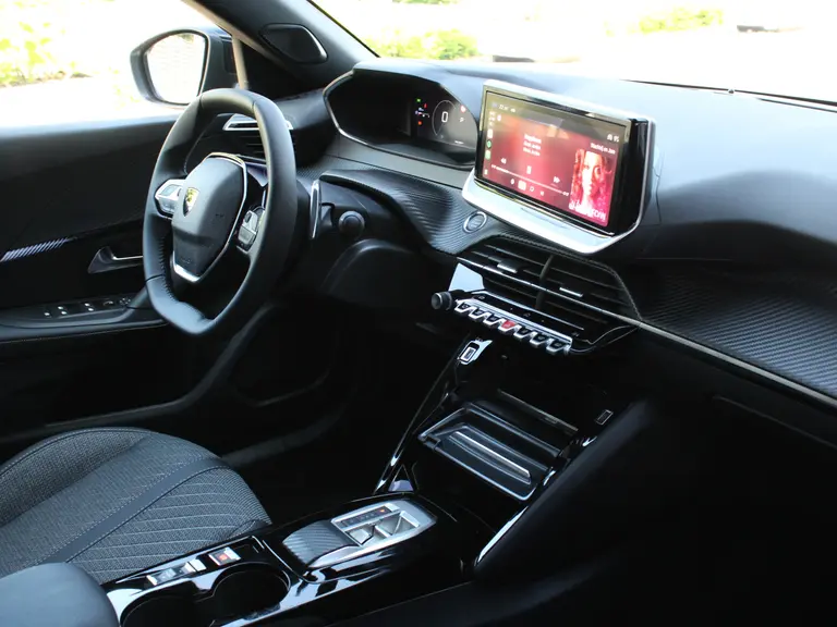Peugeot 2008 Allure 1.2 Hybrid 145PK e-DSC6 Automaat Navigatie, Keyless, Parkeersensoren, Draadloze telefoonlader, Halflederen Bekleding afbeelding 14