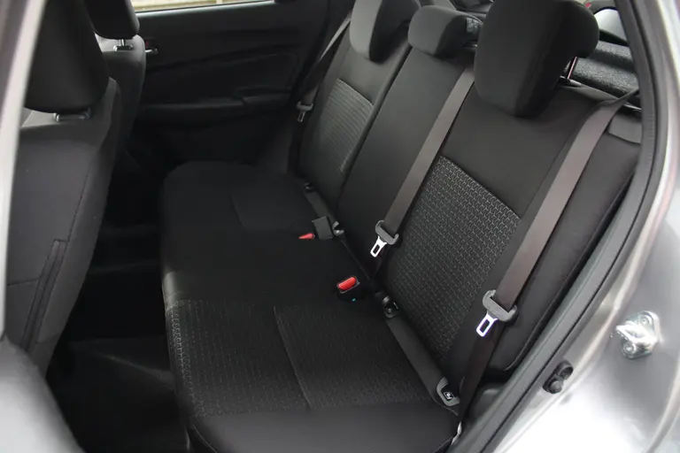 Suzuki Swift 1.2 Style Smart Hybrid CVT Automaat Navigatie, Cruise Control Adaptief, Stoelverwarming, Achteruitrijcamera, Parkeersensoren Achter afbeelding 6