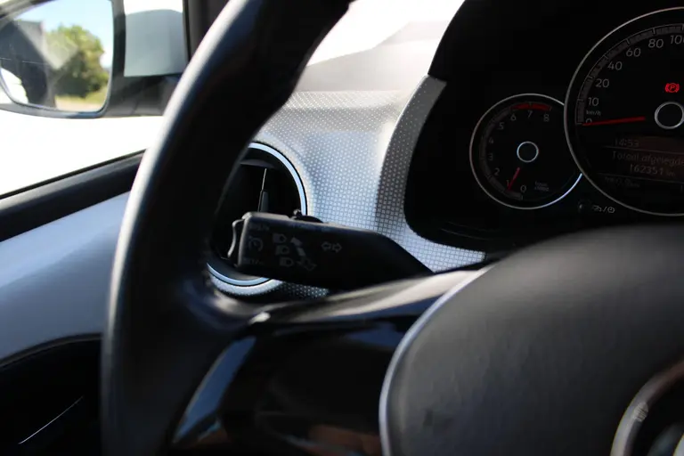 Volkswagen up! 1.0 BMT high up! Bluetooth, Parkeersensoren, LM-Velgen en Keurig onderhouden! afbeelding 20