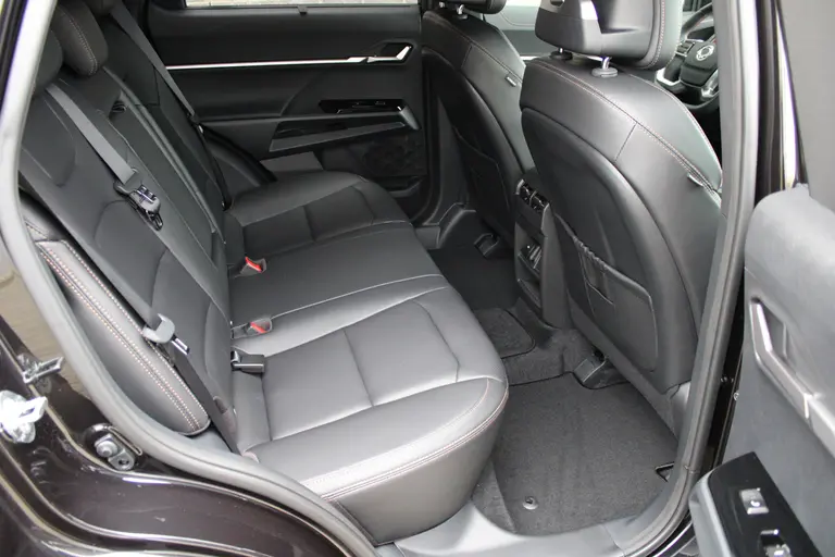 KGM Torres EVX Platinum 73.4 kWh 207pk, Space Black, Warmtepomp, 18"inch LM velgen 7 jaar garantie! afbeelding 35