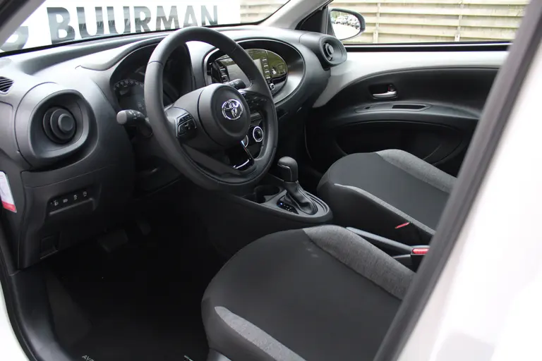 Toyota Aygo X 1.0 VVT-i S-CVT Play Achteruitrijcamera, DAB+ Radio, Airco, Bluetooth, Cruise Control Adaptief afbeelding 14