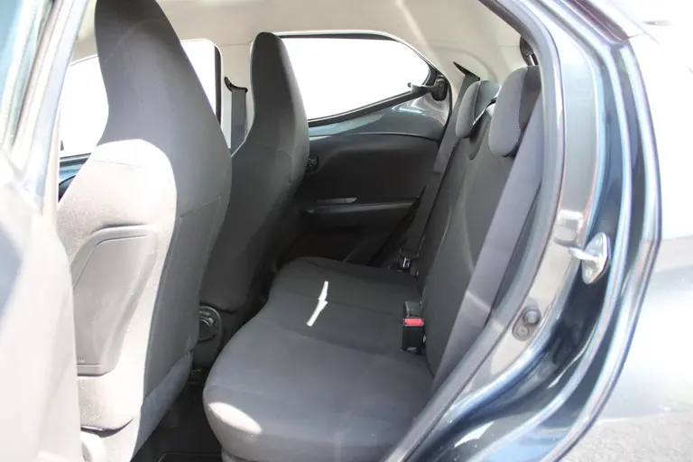 Toyota Aygo 1.0 VVT-i x-fun Elektr. ramen voor, Start/Stop Systeem, Airco, All-Season banden afbeelding 10