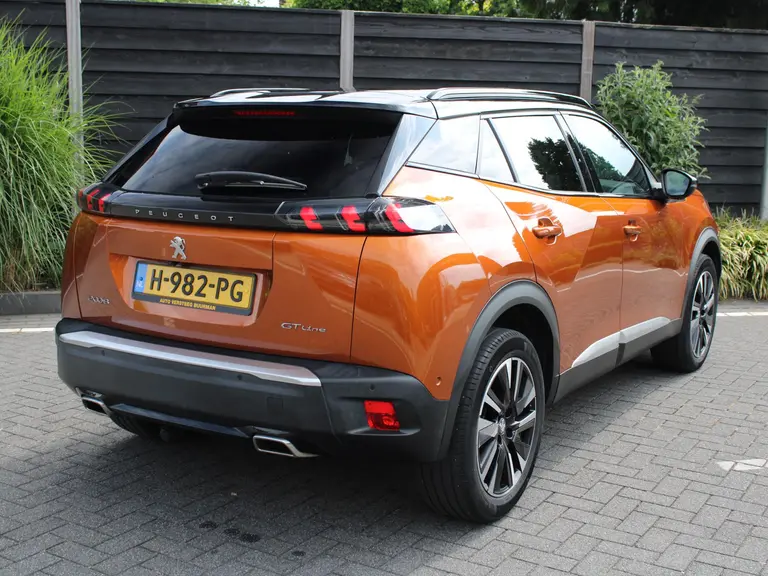 Peugeot 2008 GT-Line 1.2 PureTech 130PK Trekhaak, Navigatie, Achteruitrijcamera, Keyless Start, Parkeersensoren afbeelding 9