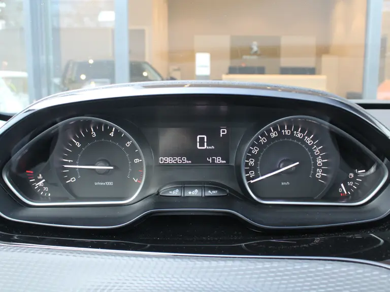 Peugeot 2008 1.2 PureTech Active 110PK Climate Control, Trekhaak, Navigatie afbeelding 15