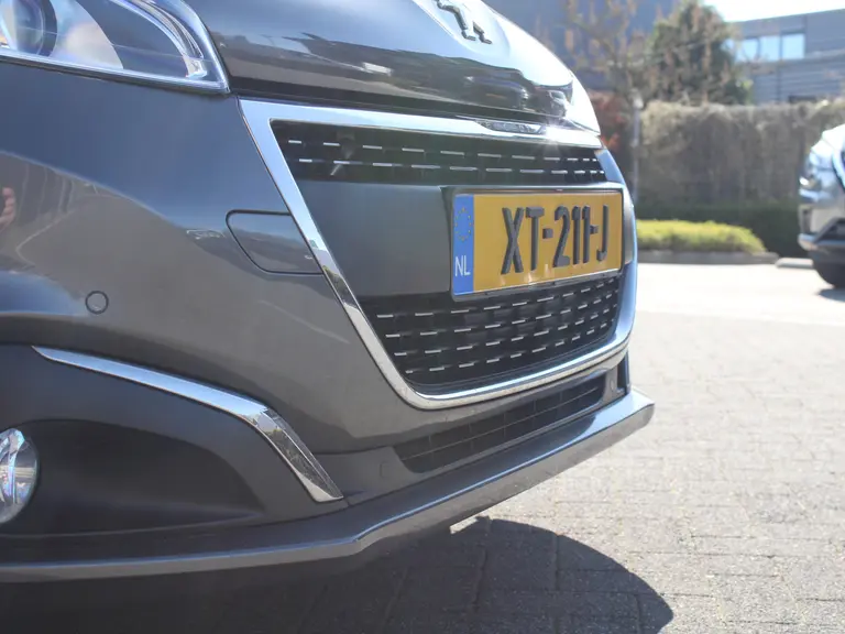Peugeot 208 1.2 PureTech Tech 110PK Edition 5-drs Parkeerhulp voor en achter met camera, Navigatie, Apple Carplay/AndroidAuto, Panoramadak afbeelding 9