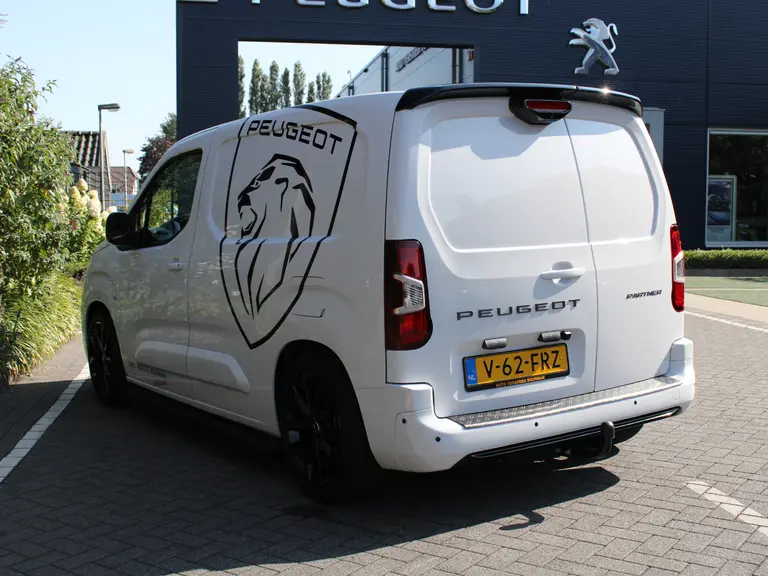 Peugeot Partner 1.5 BlueHDi 130PK EAT8 Automaat L1 White & Black Edition, Navigatie, Airconditioning, Camera Achter + Zijkant, Parkeerhulp voor & achter, Trekhaak afbeelding 4