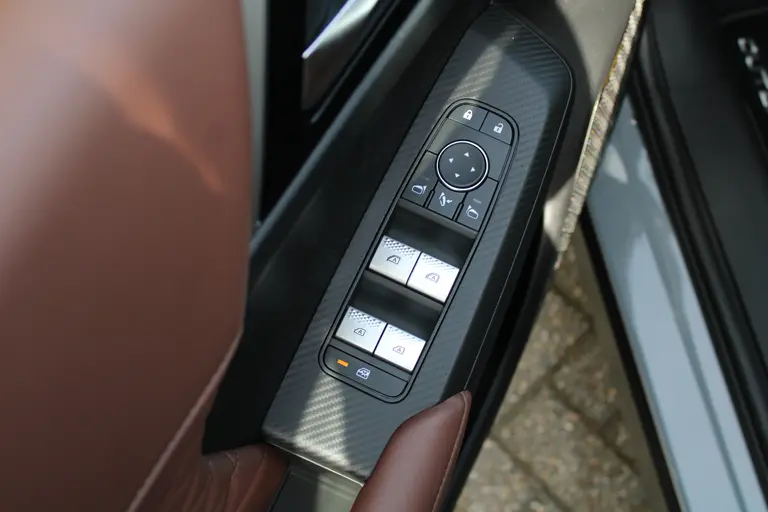 Mitsubishi Outlander 2.4 PHEV Instyle+ Lederen interieur, Elek.glazen panoramadak, Massage stoelen, 20" LM velgen, afbeelding 22