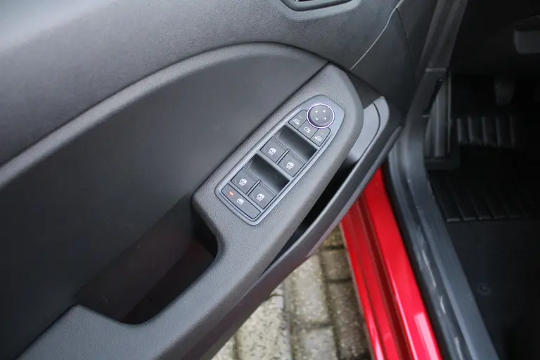 Mitsubishi Colt 1.0T MT Intense Cruise/Climate control, 16"LM velgen, Camera, Apple carplay/Android auto, Parkeersensoren V+A afbeelding 8