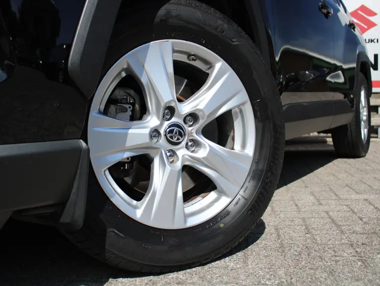 Toyota RAV4 2.5 Hybrid AWD Style 1.650 KG Trekgewicht, stuur- Camera, Parkeersensoren voor en achter afbeelding 3