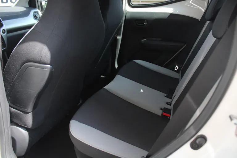 Toyota Aygo 1.0 VVT-i x-play Achteruitrijcamera, Bluetooth, Airco, Apple Carplay/Android Auto afbeelding 16