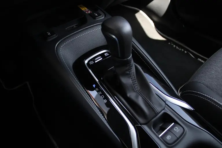 Toyota Corolla 1.8 Hybrid First Edition Automaat Achteruitrijcamera, Parkeersensoren Voor/Achter, Stoelverwarming, Cruise Control Adaptief, Climate Control afbeelding 22