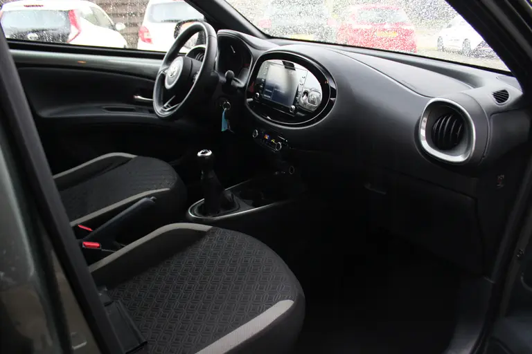Toyota Aygo X 1.0 VVT-i MT Pulse Achteruitrijcamera, Cruise Control Adaptief, Airco Automatisch, DAB Radio afbeelding 20