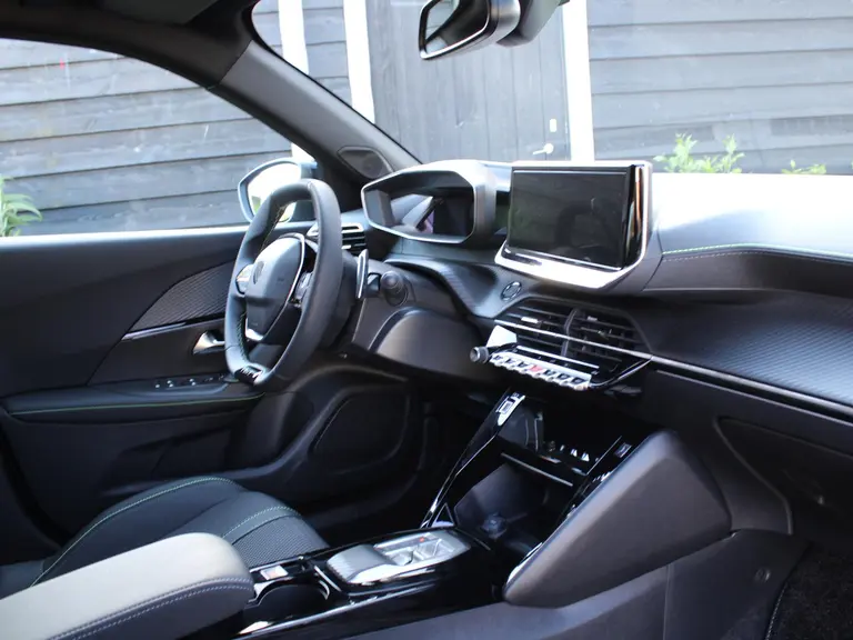 Peugeot 2008 GT 1.2 Hybrid 145PK Automaat Navigatie, Camera 360, Adaptieve cruise control, Lichtmetalen velgen afbeelding 43
