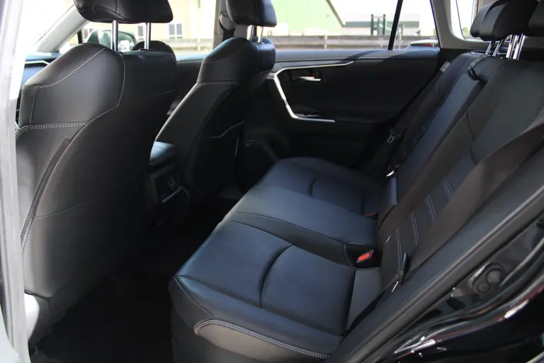 Toyota RAV4 2.5 Hybrid AWD Style 1.650 KG Trekgewicht, stuur- Camera, Parkeersensoren voor en achter afbeelding 15