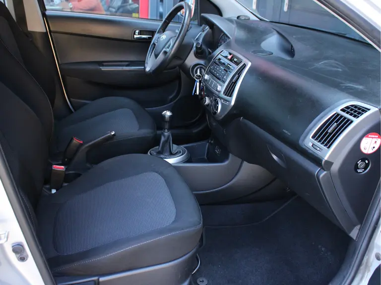 Hyundai i20 1.2i i-Motion 5-Deurs Afneembare Trekhaak, Airco, Parkeersensoren Achter, Radio/CD Speler afbeelding 30
