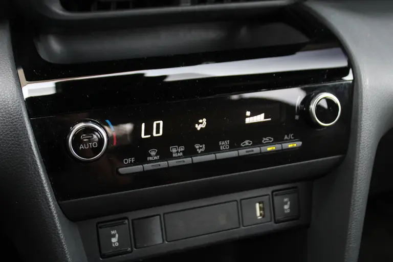 Toyota Yaris Cross 1.5 Hybrid Explore Achteruitrijcamera, Cruise Control Adaptief, Navigatie, Stoelverwarming afbeelding 22