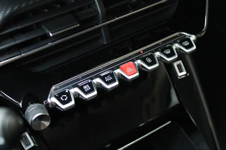 Peugeot 2008 1.2 PureTech Allure Automaat, Trekhaak, Airco, Navigatie, Applecarpl./Andr. Auto afbeelding 26