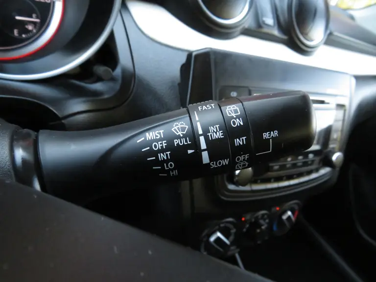 Suzuki Swift 1.2 Comfort Smart Hybrid, Dealer onderhouden, Alcantara bekleding en Dakspoiler afbeelding 26