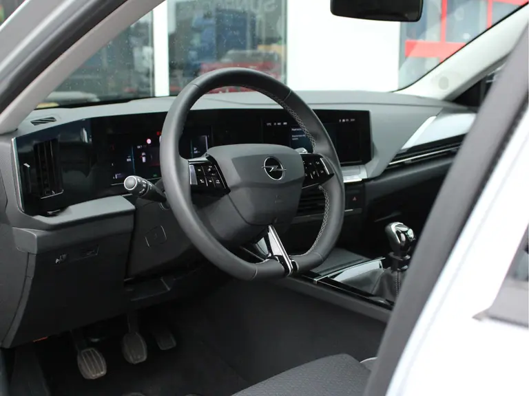 Opel Astra Sports Tourer 1.2 Level 2 Cruise en Climate Control, Parkeersensoren Voor en Achter, Navigatie afbeelding 6