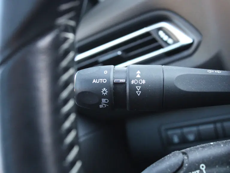 Peugeot 308 1.2 PureTech 130PK Blue Lease Premium Trekhaak, Panoramadak, Apple Carplay, Android Auto, Parkeersensoren, Led Koplampen afbeelding 21