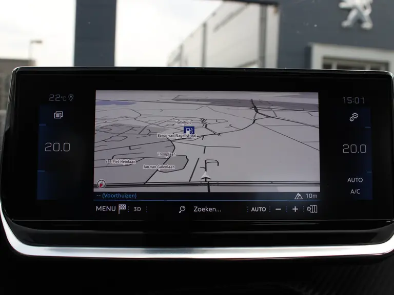 Peugeot 2008 Allure 1.2 PureTech 130PK EAT8 Automaat Navigatie, Achteruitrijcamera, Parkeersensoren, Dab, Apple Carplay. Android Auto afbeelding 24