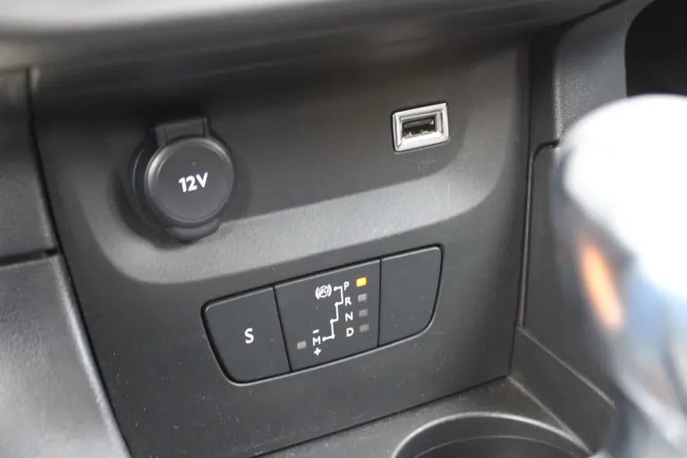 Citroën C3 1.2 PureTech Max 110pk, Automaat, Keyless Entry/Start, Airco, DAB, CruiseControl afbeelding 20