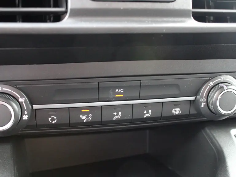 Peugeot Partner 1.5 BlueHDi 130PK EAT8 S&S L1 Automaat Trekhaak, Navigatie, Airconditioning, Camera achter & zijkant, Parkeerhulp voor & achter, Betimmering afbeelding 26