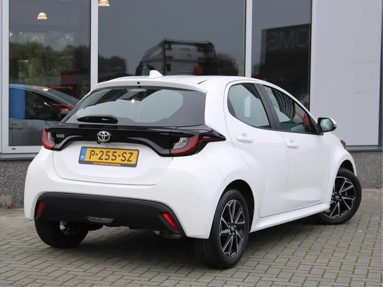 Toyota Yaris 1.0 VVT-i Active Cruise Control, Airco, Lichtmetalen Velgen, Bluetooth, Achteruitrijcamera afbeelding 3