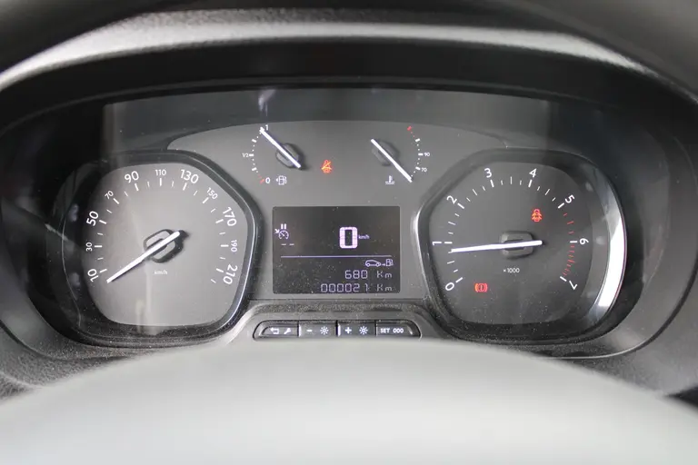 Peugeot Expert 2.0 BlueHDI 145PK L3 Dubbele Cabine Navigatie, Achteruitrijcamera, Trekhaak Afneembaar, Airco, Parkeersensoren Achter, Bluetooth, Cruise Control afbeelding 14