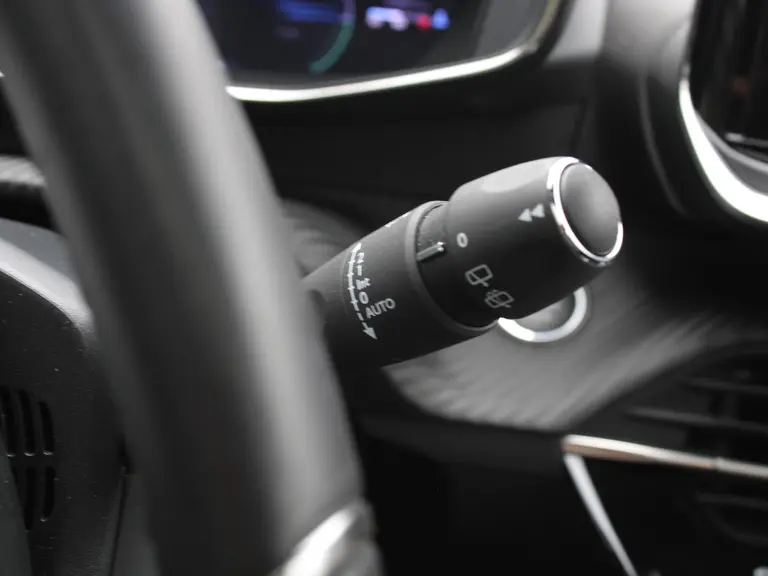 Peugeot 208 GT 1.2 Hybrid 100PK e-DCS6 Automaat Navigatie, Camera Voor & Achter, Panoramadak, Keyless, Apple Carplay, Android Auto afbeelding 24