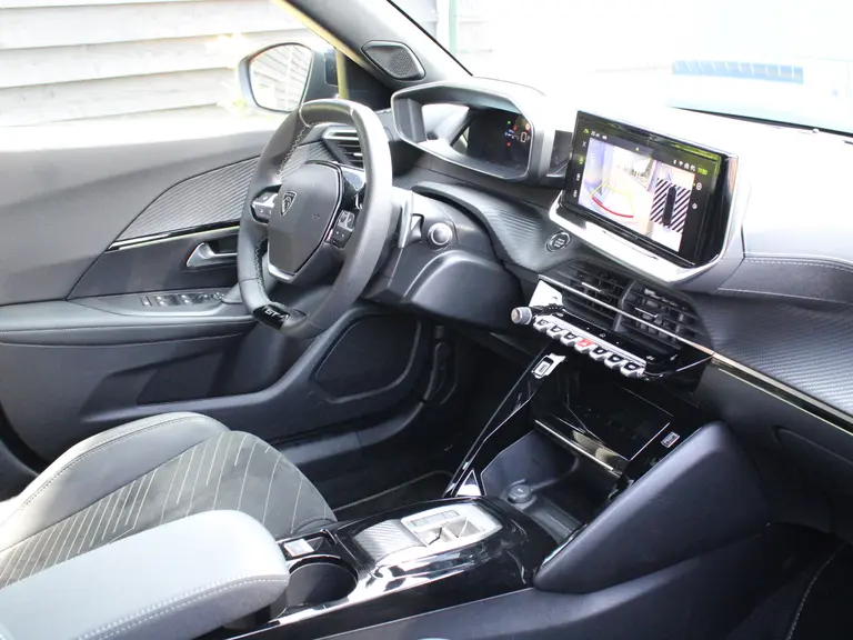 Peugeot 2008 GT 1.2 PureTech 130PK EAT8 Automaat Navigatie, Rondomzichtcamera, Keyless, Alcantara, Massage, Stoelverwarming afbeelding 18