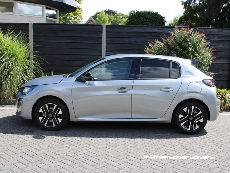 Peugeot 208 Allure 1.2 Hybrid 100PK e-DCS6 Automaat Keyless, Navigatie, Achteruitrijcamera, Stoelverwarming, Adaptieve Cruise Control afbeelding 6
