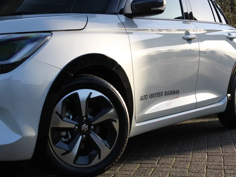 Suzuki Swift 1.2 Style 85PK Smart Hybrid CVT Automaat Two-Tone dak, Climate Control, Navigatie, Lichtmetalen velgen, Zwarte Wielkast randen afbeelding 3