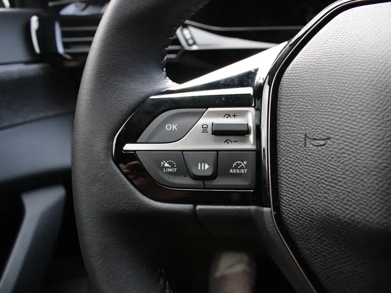 Peugeot 408 Allure 1.6 HYbrid 180PK EAT8 Automaat Navigatie, Rondomzichtcamera, Keyless, Parkeersensoren Voor & Achter, Draadloze Telefoonlader afbeelding 21