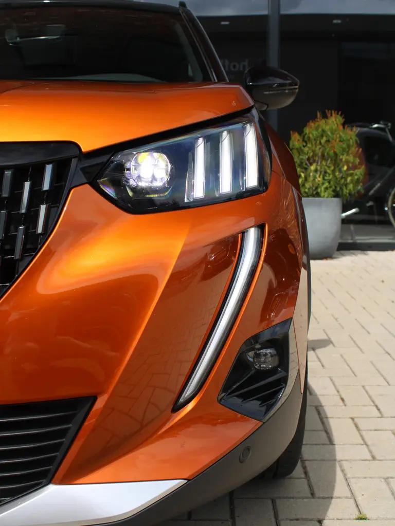 Peugeot 2008 1.2 PureTech GT 130PK Achteruitrijcamera, Navigatie en Dodehoekbewaking afbeelding 4