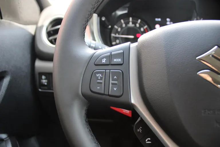 Suzuki Vitara 1.4 Boosterjet Style Smart Hybrid Navigatie, Cruise Control Adaptief, Achteruitrijcamera, Parkeersensoren Voor en Achter afbeelding 27