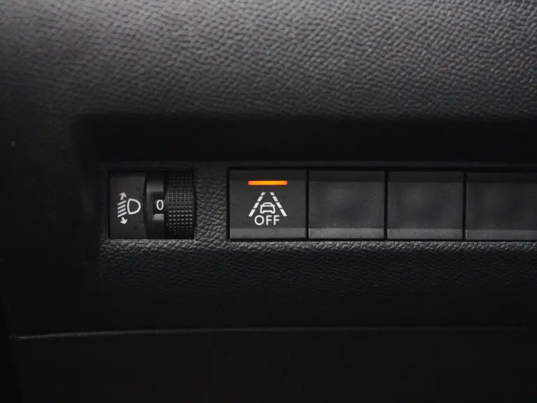 Peugeot 2008 Allure 1.2 PureTech 130PK EAT8 Automaat Navigatie, Achteruitrijcamera, Parkeersensoren, Dab, Apple Carplay. Android Auto afbeelding 16
