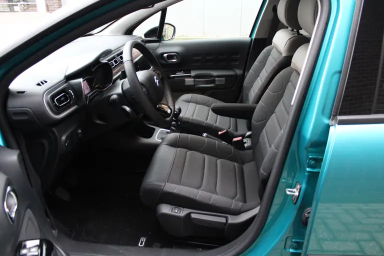 Citroën C3 1.2 PureTech Max 110 PK Cruise/Climate control, Navigatie, Camera, Apple Carplay/Android Auto, Radio/DAB, 17"LM Velgen afbeelding 9