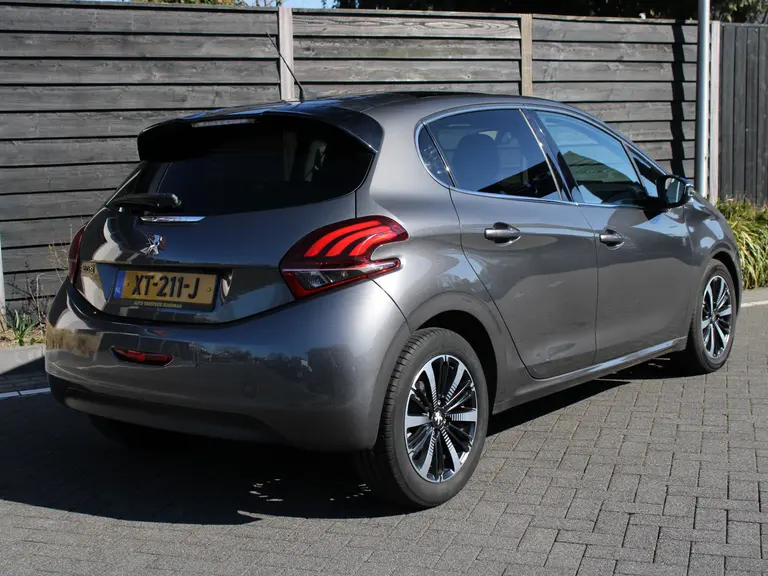 Peugeot 208 1.2 PureTech Tech 110PK Edition 5-drs Parkeerhulp voor en achter met camera, Navigatie, Apple Carplay/AndroidAuto, Panoramadak afbeelding 48