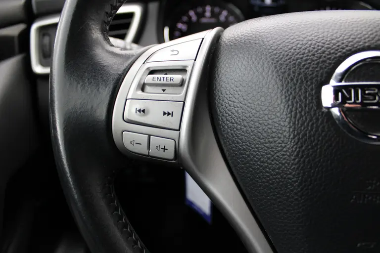 Nissan QASHQAI 1.2 N-Vision, Automaat, Parkeersensoren voor en Achter Panorama Dak! afbeelding 23