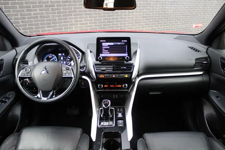 Mitsubishi Eclipse Cross 2.4 PHEV Instyle Nu met gratis trekhaak! Automaat, Lederen bekleding, Applecarpl./Andr. Auto Trekgewicht 1.500 KG. afbeelding 24