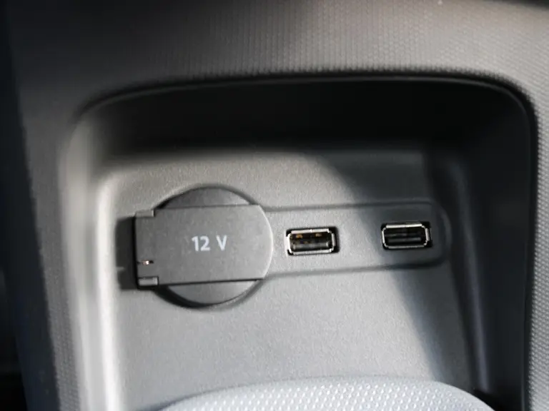 Leapmotor T03 Design 37.3 kWh Navigatie, Camera achter, Parkeerhulp achter, Audio, Keyless Start, Lichtmetalen velgen afbeelding 9