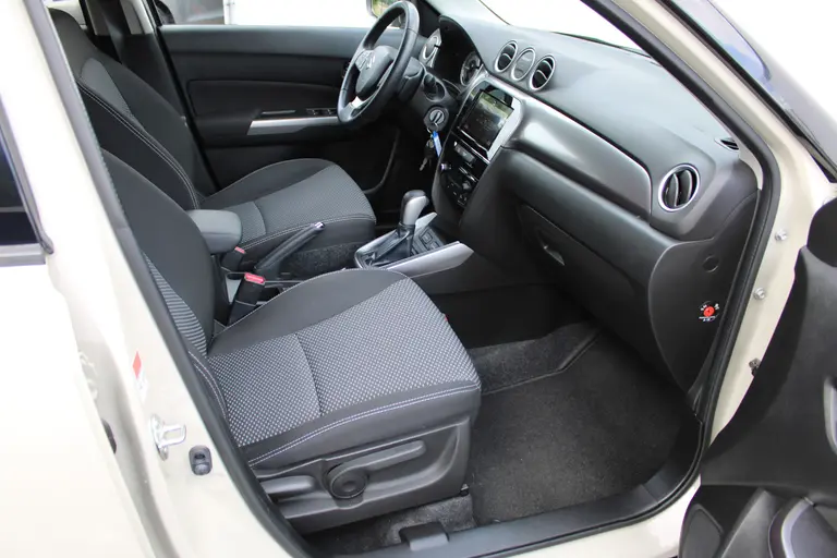 Suzuki Vitara 1.0 Boosterjet Select, Automaat, Trekhaak, All-Seasons, Parkeersensoren en Navigatie afbeelding 12