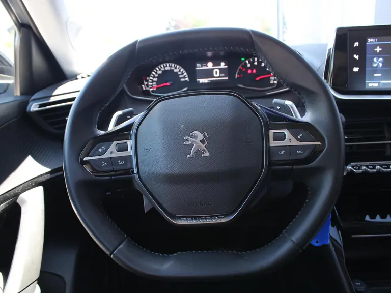 Peugeot 2008 Allure 1.2 PureTech 130PK EAT8 Automaat Navigatie, Achteruitrijcamera, Climate Control, Cruise Control, Trekhaak afbeelding 18