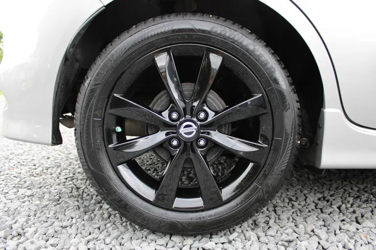 Nissan Note 1.2 Black Edition, All-Seasons, Hoge instap, Navigatie en Cruise Control! afbeelding 4