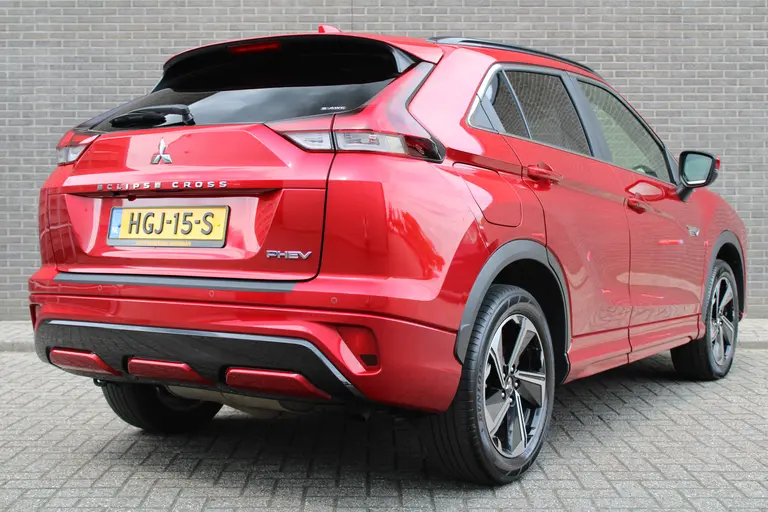 Mitsubishi Eclipse Cross 2.4 PHEV Instyle Nu met gratis trekhaak! Automaat, Lederen bekleding, Applecarpl./Andr. Auto Trekgewicht 1.500 KG. afbeelding 4