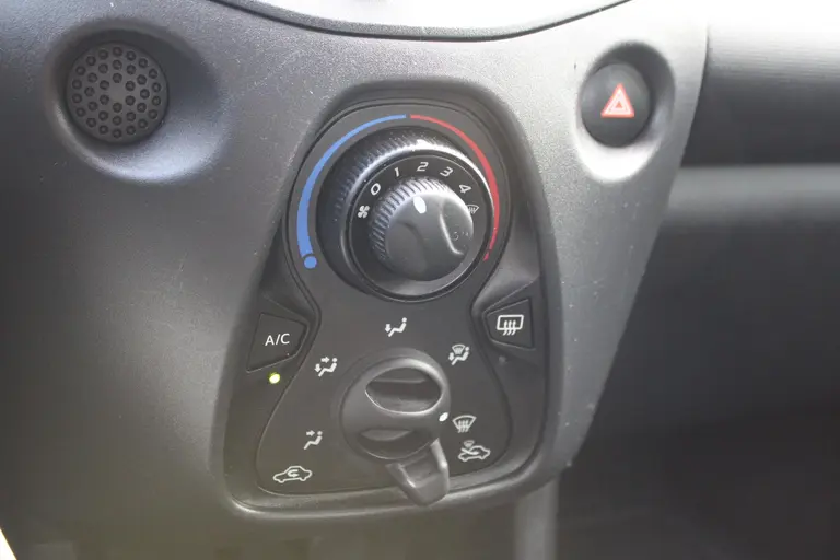 Toyota Aygo 1.0 VVT-i x-fun Bluetooth, Elektrische Ramen, Airco afbeelding 26