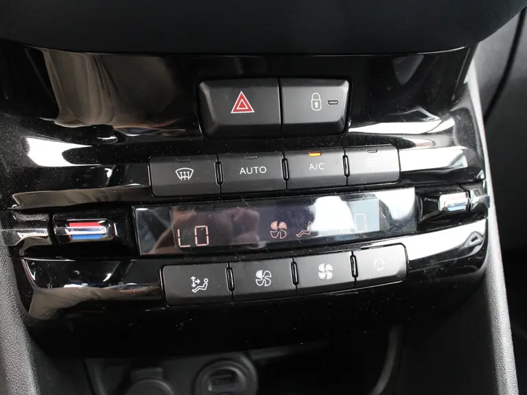 Peugeot 208 1.2 PureTech Allure Navigatie, Climate control, Lichtmetalen Velgen afbeelding 20