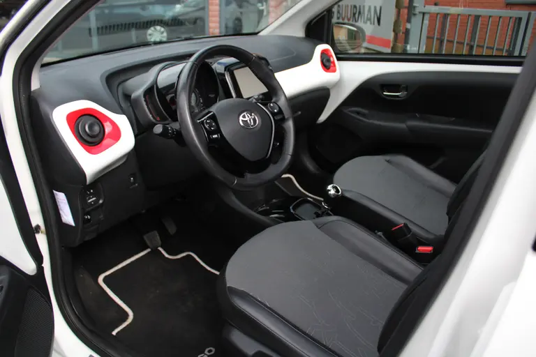 Toyota Aygo 1.0 VVT-i x-pose 70PK Automaat Vouwdak Elektrisch, Navigatie, Climate Control, Carplay/Android Auto afbeelding 18