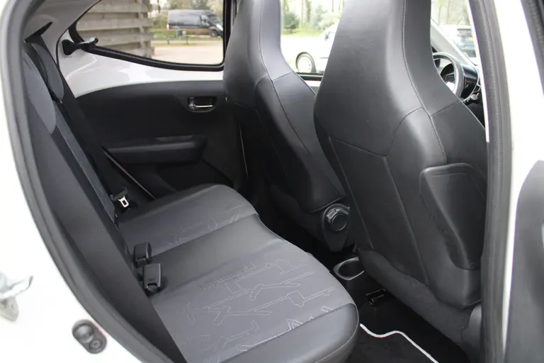 Toyota Aygo 1.0 VVT-i x-pose 70PK Automaat Vouwdak Elektrisch, Navigatie, Climate Control, Carplay/Android Auto afbeelding 21
